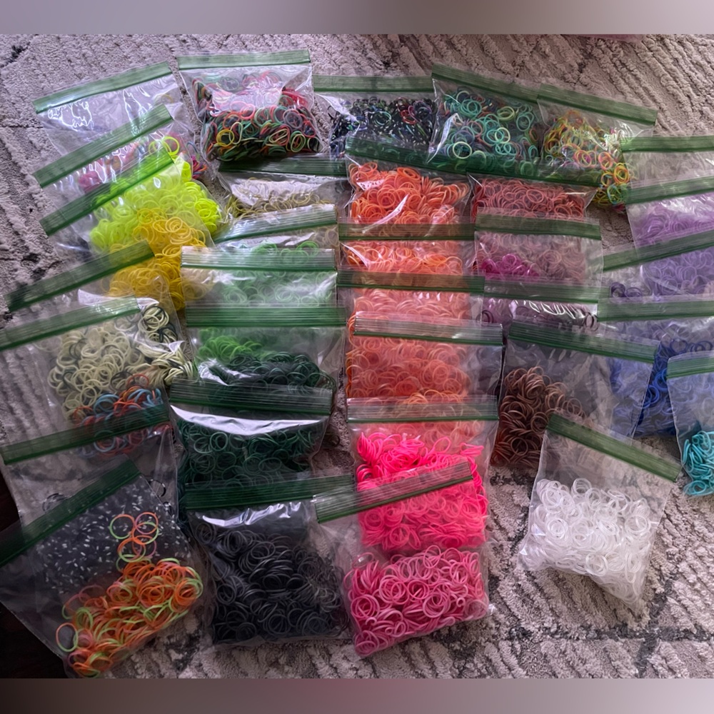 Tons of rainbow looms and loom!